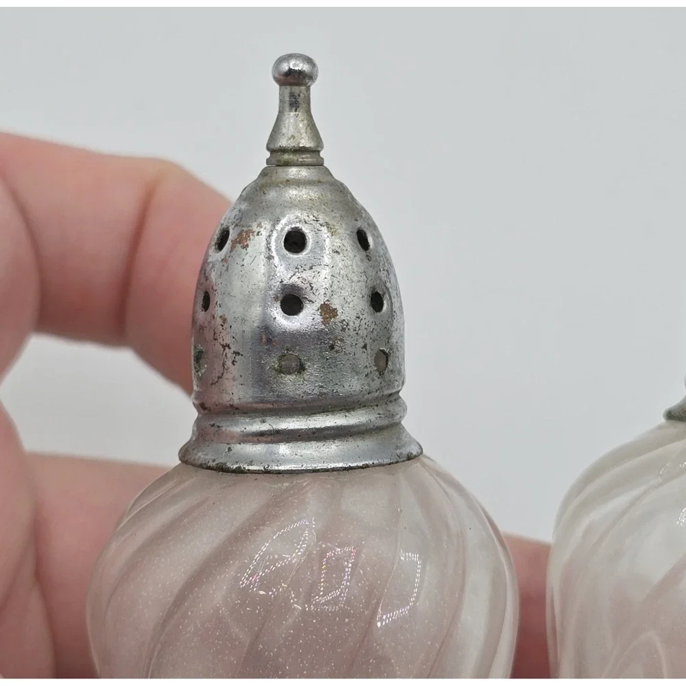 Vintage Glass‎ Midcentury Table Salt & Pepper Shakers Clear Silver Top Small